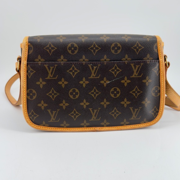 Louis Vuitton Authentic Solognes Crossbody - Picture 8 of 12